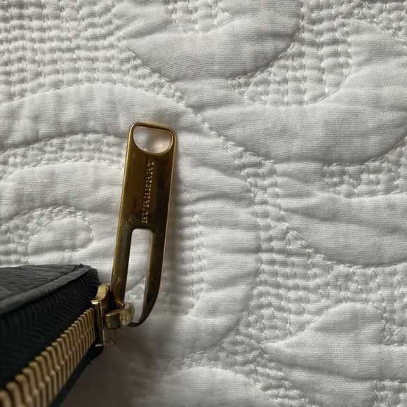 Burberry Embossed Check Signature wallet - Picture 14 of 16